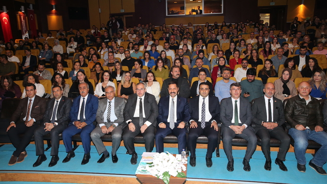 Hatay Valisi Mustafa Masatlı öğretmen akademileri açılış toplantısına katıldı