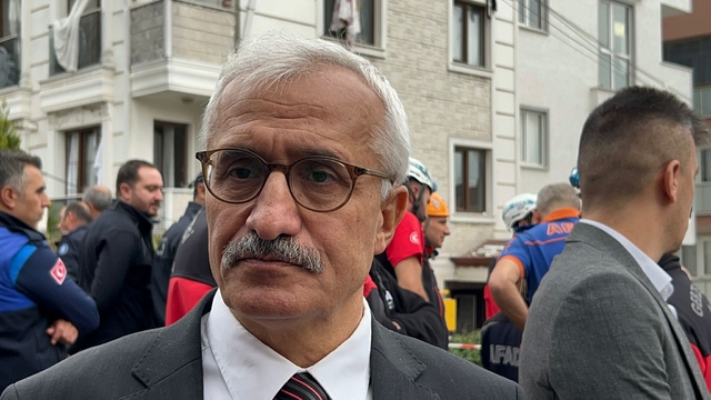 Gebze'de apartmanda doğal gaz kaynaklı patlama; 8 yaralı (3)