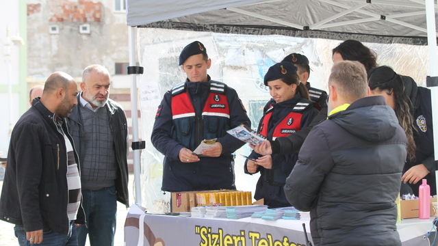 Şarkışla'da güvenlik güçleri vatandaşları dolandırıcılara karşı bilgilendirdi