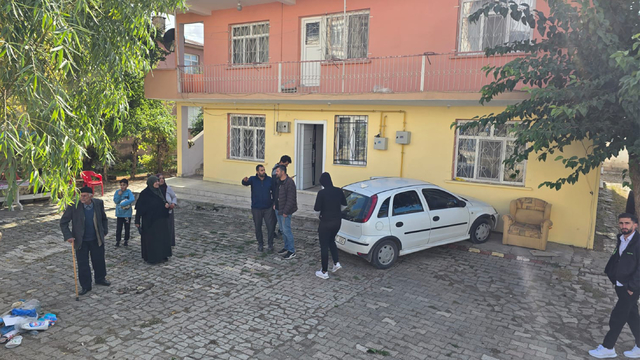 Elazığ'da minibüs ile otomobilin çarpıştığı kazada 3 kişi yaralandı