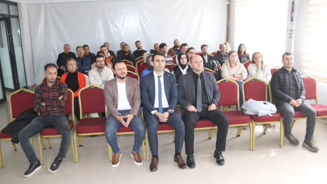 Taşova'da TÜBİTAK 4006 yürütücülük süreci eğitimi verildi