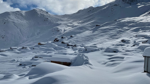 Artvin'de kar nedeniyle yaylada mahsur kalan 5 kişi kurtarıldı