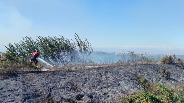 Tarsus'ta itfaiye ekipleri 10 yangına müdahale etti