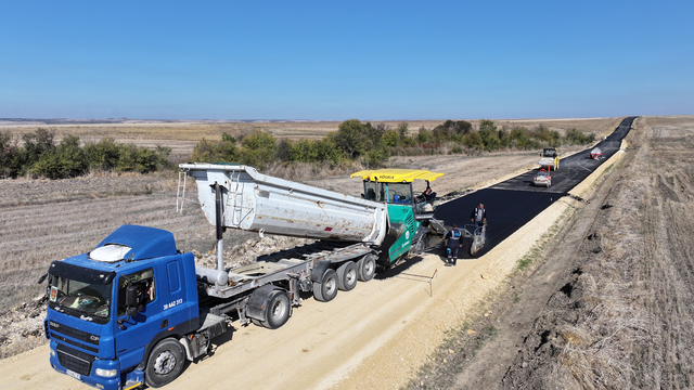 Edirne'de köy yolları otoyol kalitesinde sıcak asfaltla kaplanıyor