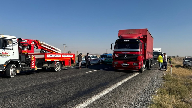 Afyonkarahisar'daki trafik kazasında karakol komutanı astsubay öldü, 15 kişi yaralandı
