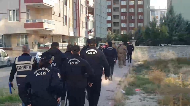 Konya'da hırsızlık şüphelilerine özel harekat destekli operasyon; 3 gözaltı