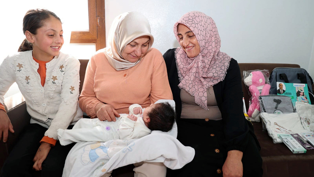 Araban Belediyesi yeni çocuk sahibi olan ailelere destek oluyor