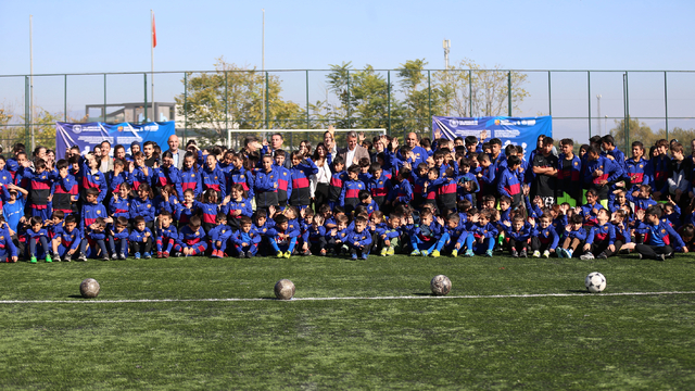Manisa'da BM ve Barça Vakfı desteğiyle çocuklara yönelik dostluk turnuvası düzenlendi
