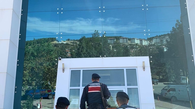 Burdur'da uyuşturucu ve kaçakçılık operasyonlarında 3 zanlı tutuklandı