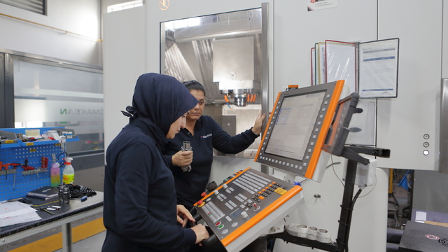 Çorum'da "ezber bozan" 7 kadın, CNC tezgahında yüksek hassasiyetli parçalar üretiyor