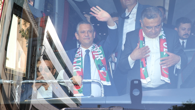 CHP Genel Başkanı Özel, Diyarbakır'da MYK ve PM üyeleriyle bir araya geldi