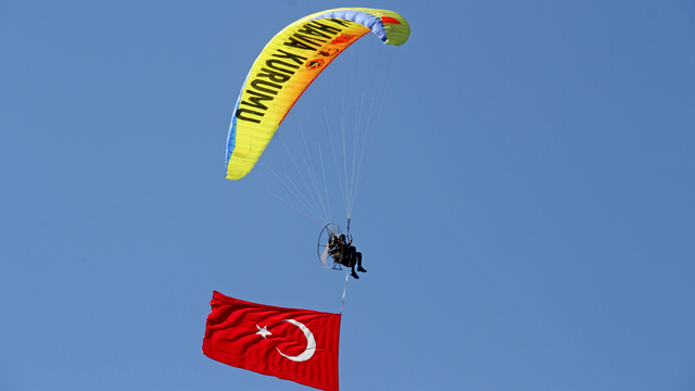 Fethiye'de 24. Uluslararası Ölüdeniz Hava Oyunları Festivali başladı