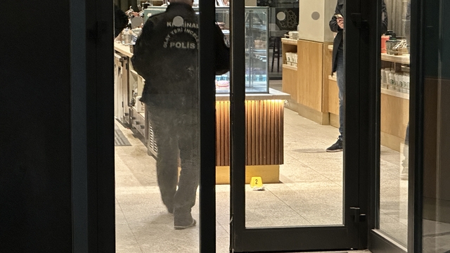 Antalya'da kahve zinciri şubesine molotoflu saldırı