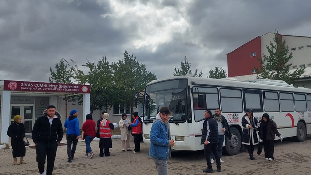 Şarkışla'da öğrenciler Türk Kızılay'a kan bağışladı