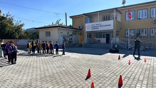 Hatay'da Gençlik Merkezi üyeleri öğrencilerle buluştu