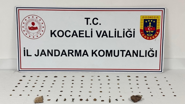 Kocaeli'de tarihi eser operasyonunda 100 sikke ve 15 obje ele geçirildi