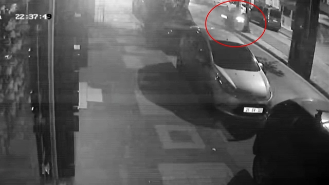 Motosiklet, engelli bireye çarptı; 1 ölü, 2 yaralı (2)