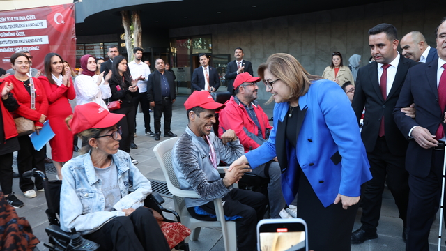 Gaziantep'te engelli bireylere medikal malzeme ve tekerlekli sandalye dağıtıldı