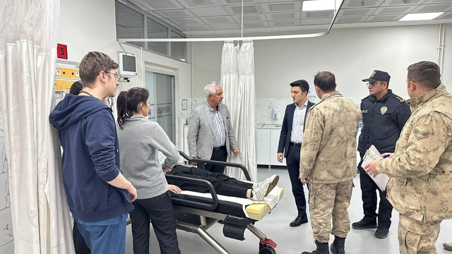 Erzurum'da öğrenci servisi ile kamyonet çarpıştı, 8 kişi yaralandı