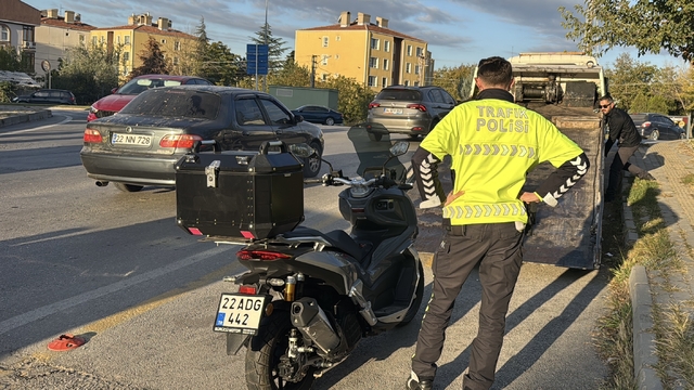 Edirne'de kamyonetle çarpışan motosikletin sürücüsü yaralandı