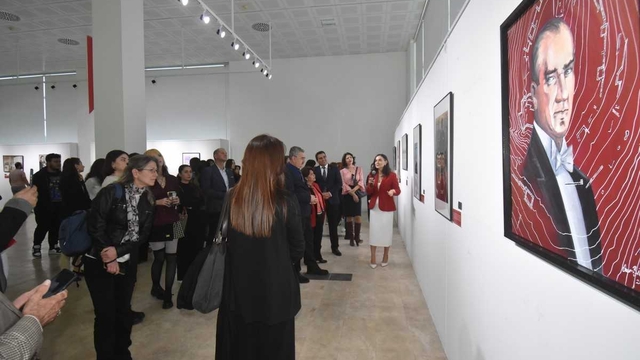 Tekirdağ'da "Cumhuriyetimizin 101. Yılında Atatürk ve Sanat" sergisi açıldı