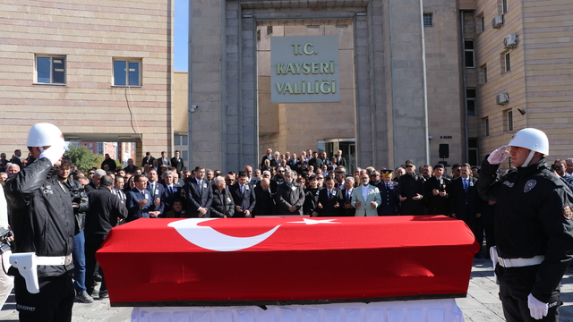 Hayatını kaybeden eski Milli Savunma Bakanı Çakmakoğlu için tören
