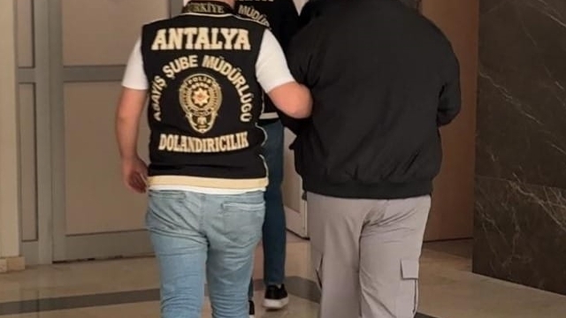 Antalya'da dolandırıcılık suçundan yakalanan 2 zanlı tutuklandı