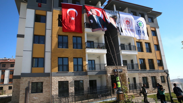 Hatay'da depremzedeler yeni konutlarına yerleşiyor