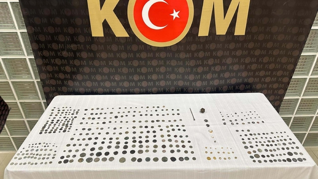 Manisa'da 471 tarihi obje ele geçirildi; 2 gözaltı