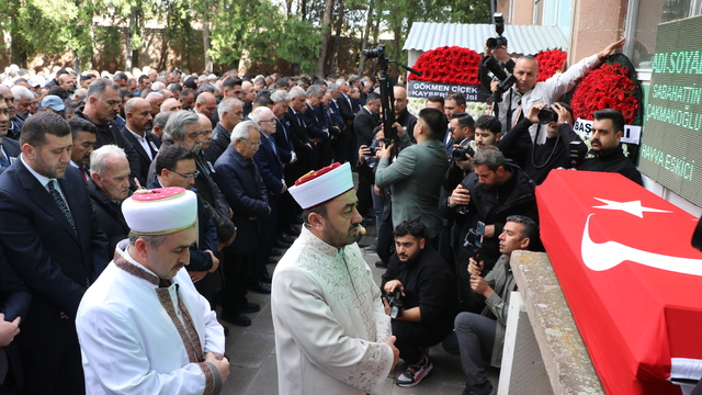 Eki Milli Savunma Bakanı Çakmakoğlu son yolculuğuna uğurlandı (2)