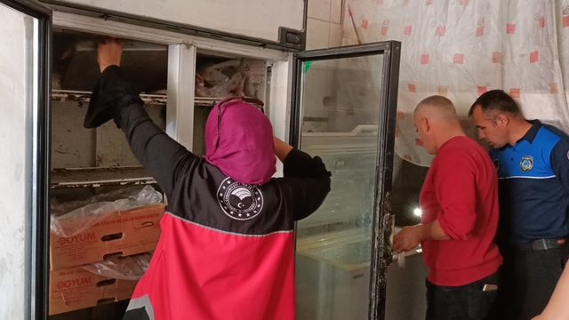 Hatay'da sağlıksız koşullarda muhafaza edilen 220 kilogram et imha edildi