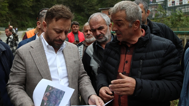 AK Parti Rize Milletvekili Avcı, heyelan yaşanan köyde incelemelerde bulundu