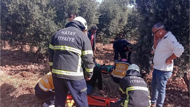 Hatay'da şarampole devrilen otomobildeki 5 kişi yaralandı