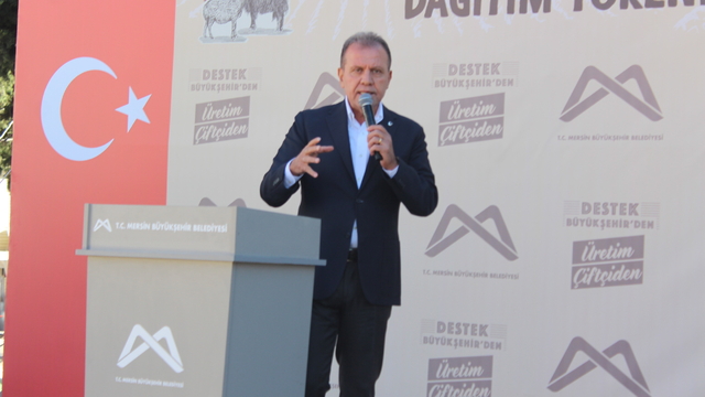 Mersin'de besicilere küçükbaş hayvan ve yem desteği verildi