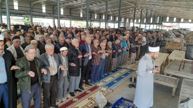 Söke'de cuma namazı sonrası 'yağmur' duası yapıldı