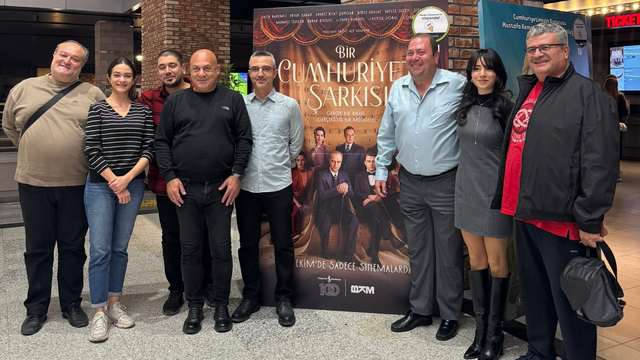 Sinema Senfoni Orkestrası sanatçıları, "Bir Cumhuriyet Şarkısı" filmini izledi