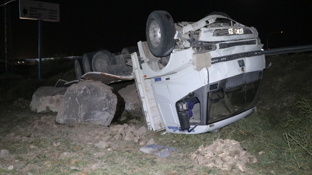 Kazada yaralanan öğretmen, 15 gün süren yaşam mücadelesini kaybetti