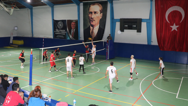 Havza'da 29 Ekim Cumhuriyet Bayramı Voleybol Halk Turnuvası sürüyor