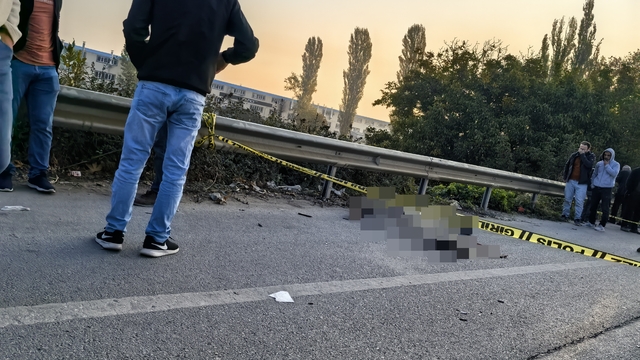 Yolun karşısına geçmek isterken otomobilin çarptığı yaya öldü