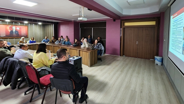 Gümüşhacıköy'de TÜBİTAK 4006 yürütücülük süreci eğitimi verildi