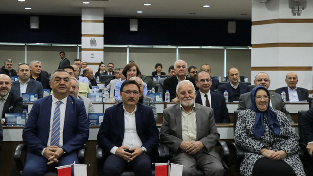 KAYSO'nun yılın Ahisi seçtiği makine ustasına kaftan giydirildi