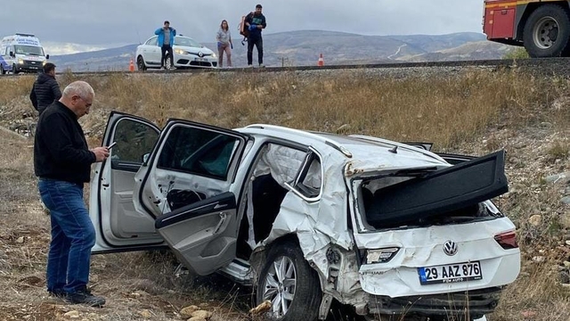 Erzincan'da şarampole devrilen otomobilin sürücüsü öldü