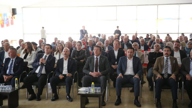 AK Parti'li Zeybekci Baklan İlçe Kongresi'nde konuştu: