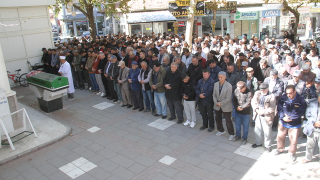 GÜNCELLEME - Konya'da eşi tarafından bıçakla öldüren kadın toprağa verildi