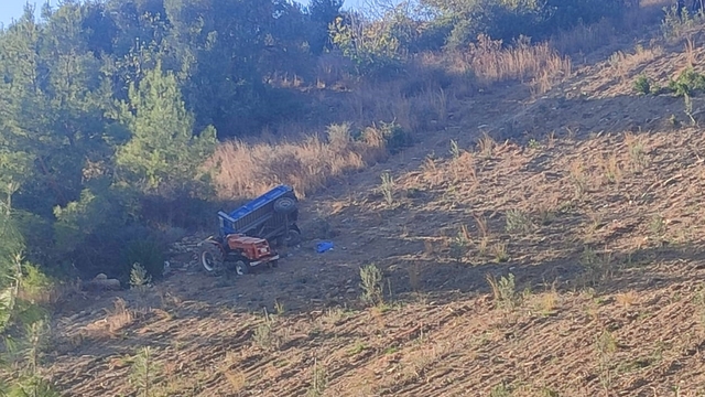 Adana'da devrilen traktörün sürücüsü hayatını kaybetti