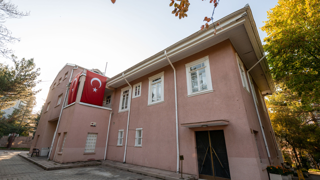 2. Cumhurbaşkanı İnönü'nün evi "Pembe Köşk", 29 Ekim Cumhuriyet Bayramı dolayısıyla ziyarete açıldı