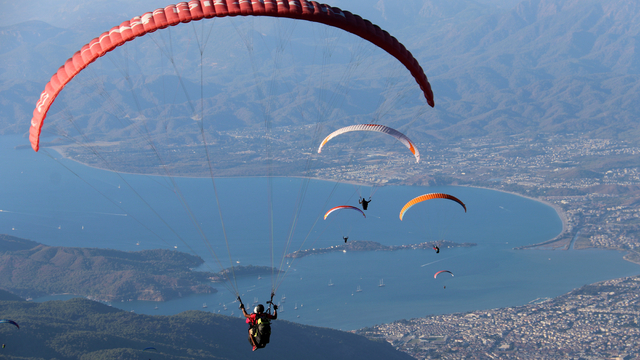 Muğla'da 24. Uluslararası Ölüdeniz Hava Oyunları Festivali devam ediyor