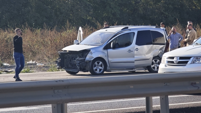Bursa'da iki otomobilin karıştığı kazada 1 kişi yaralandı