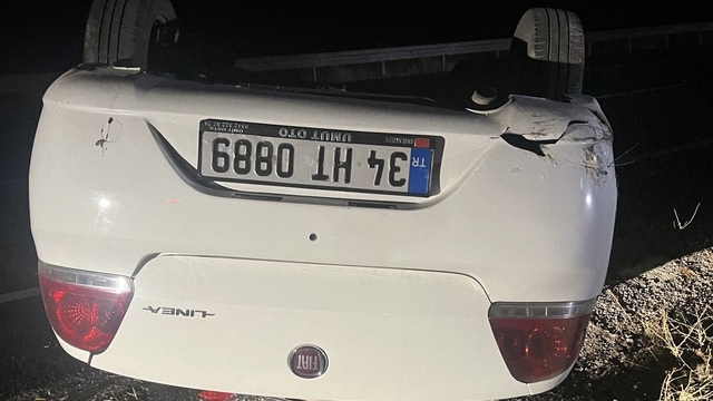 Otomobil su kanalına devrildi: 2 ölü, 1 yaralı