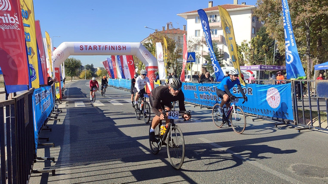 Edirne'de 'Cumhuriyet Kupası Bisiklet Yol Yarışı' yapıldı